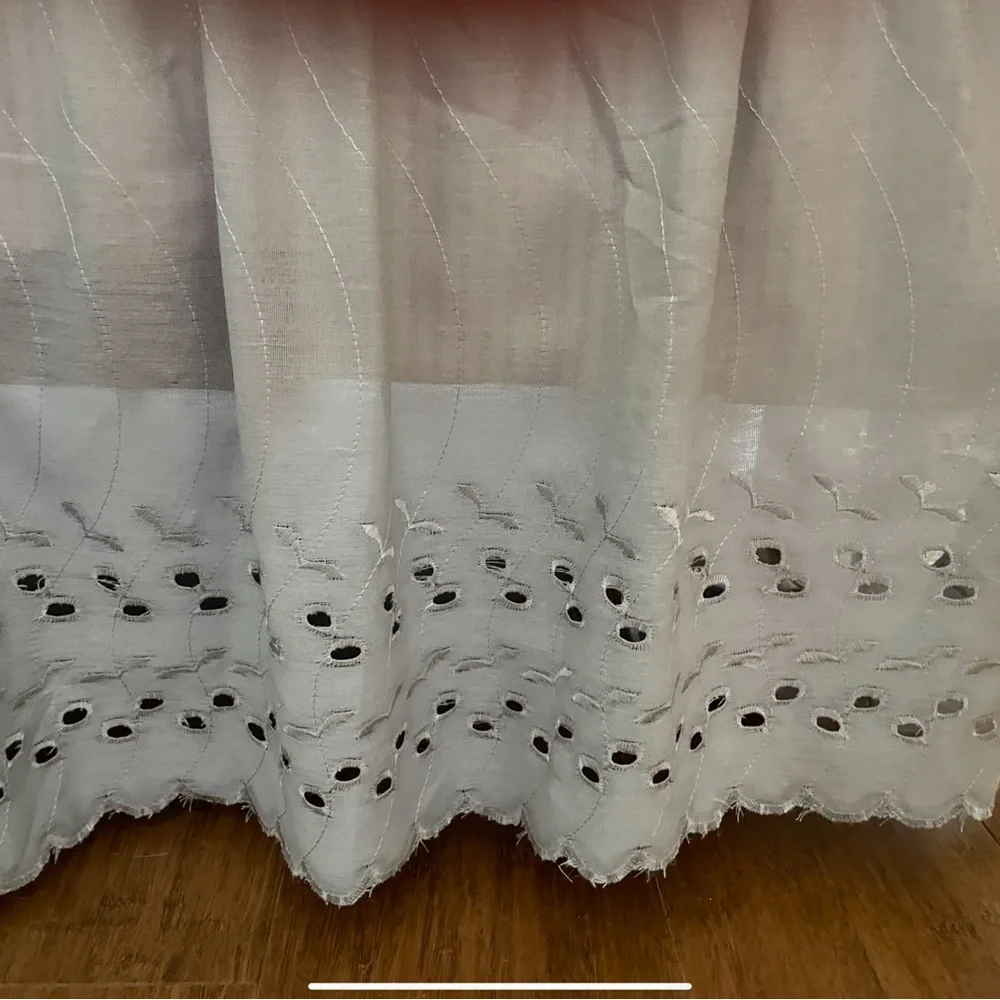 Warm Home Designs Elegant Gray Lace Trim Bed Skirt Queen/King